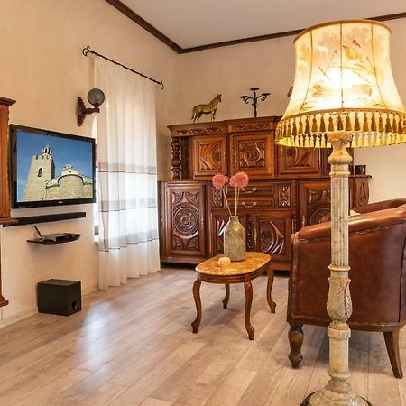 Historic Apartment In The Heart Of The City Veliko Tŭrnovo Exterior foto