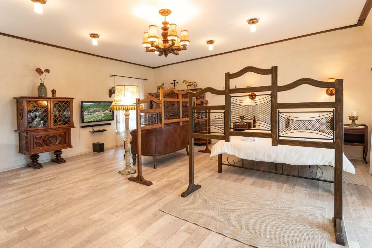 Historic Apartment In The Heart Of The City Veliko Tŭrnovo Exterior foto