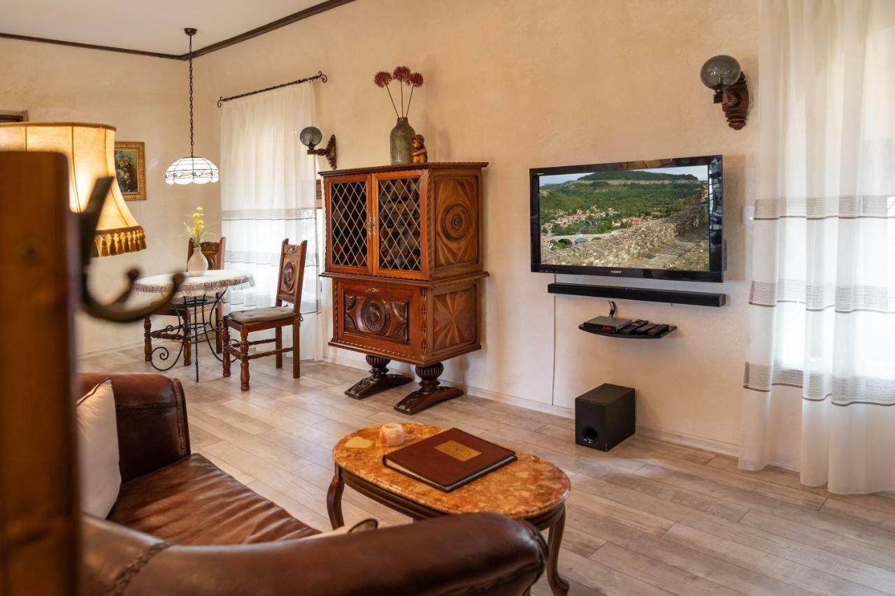 Historic Apartment In The Heart Of The City Veliko Tŭrnovo Exterior foto